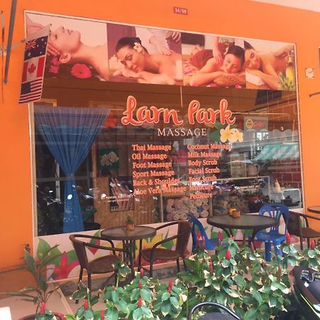Larn Park Resortel Patong Exteriör bild