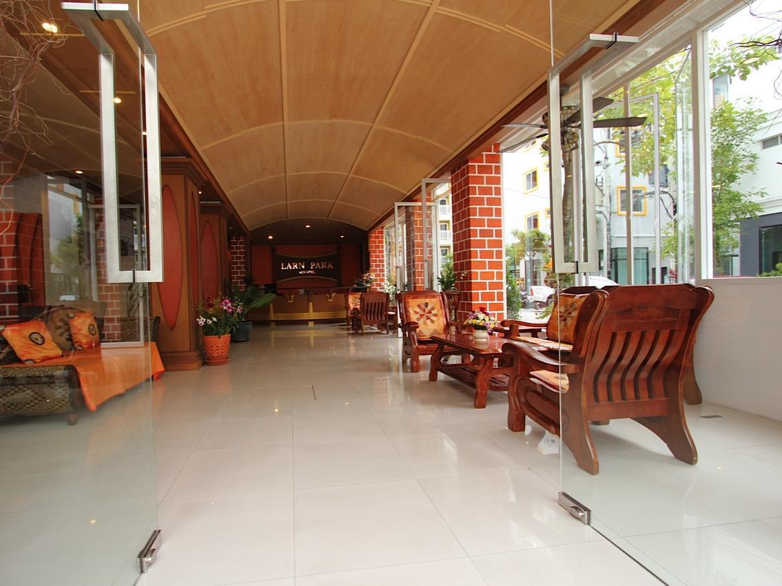 Larn Park Resortel Patong Exteriör bild