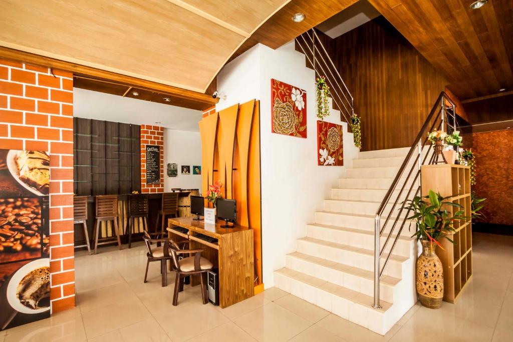 Larn Park Resortel Patong Exteriör bild