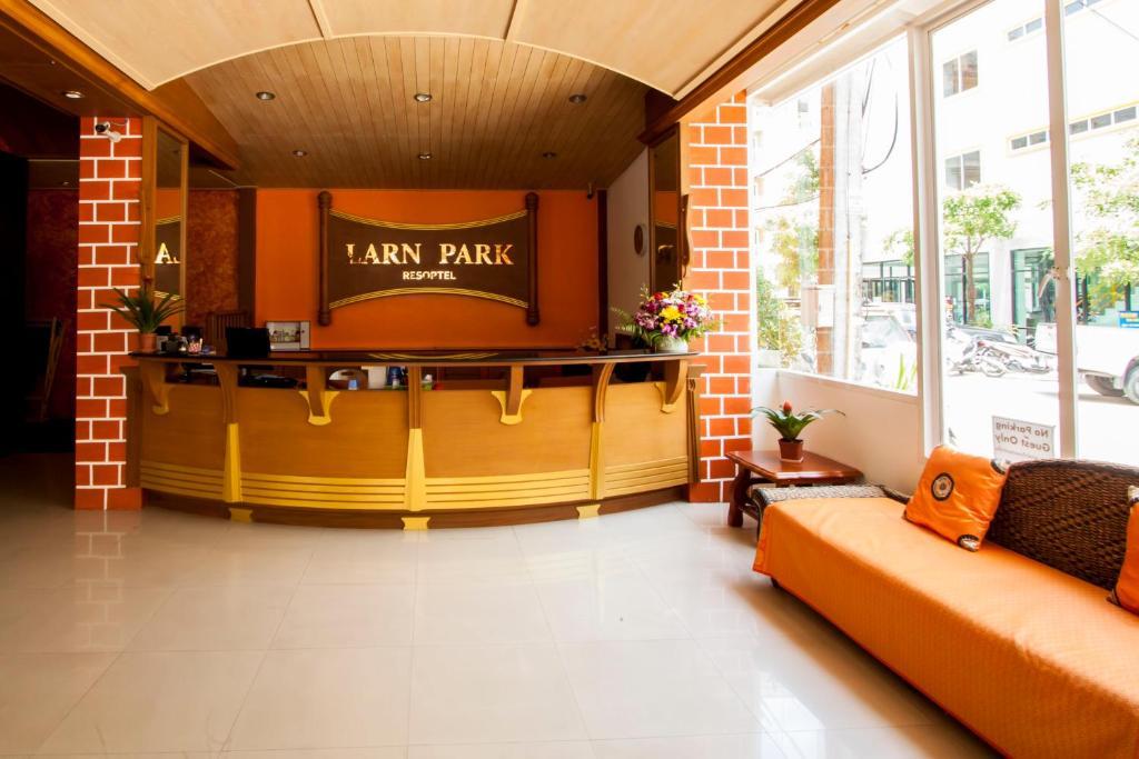 Larn Park Resortel Patong Exteriör bild