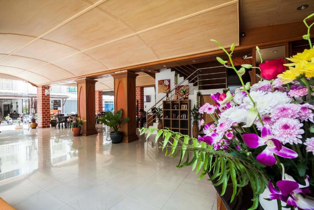 Larn Park Resortel Patong Exteriör bild
