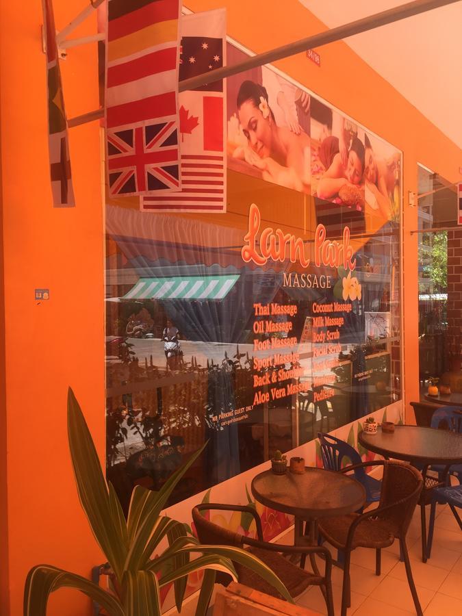 Larn Park Resortel Patong Exteriör bild