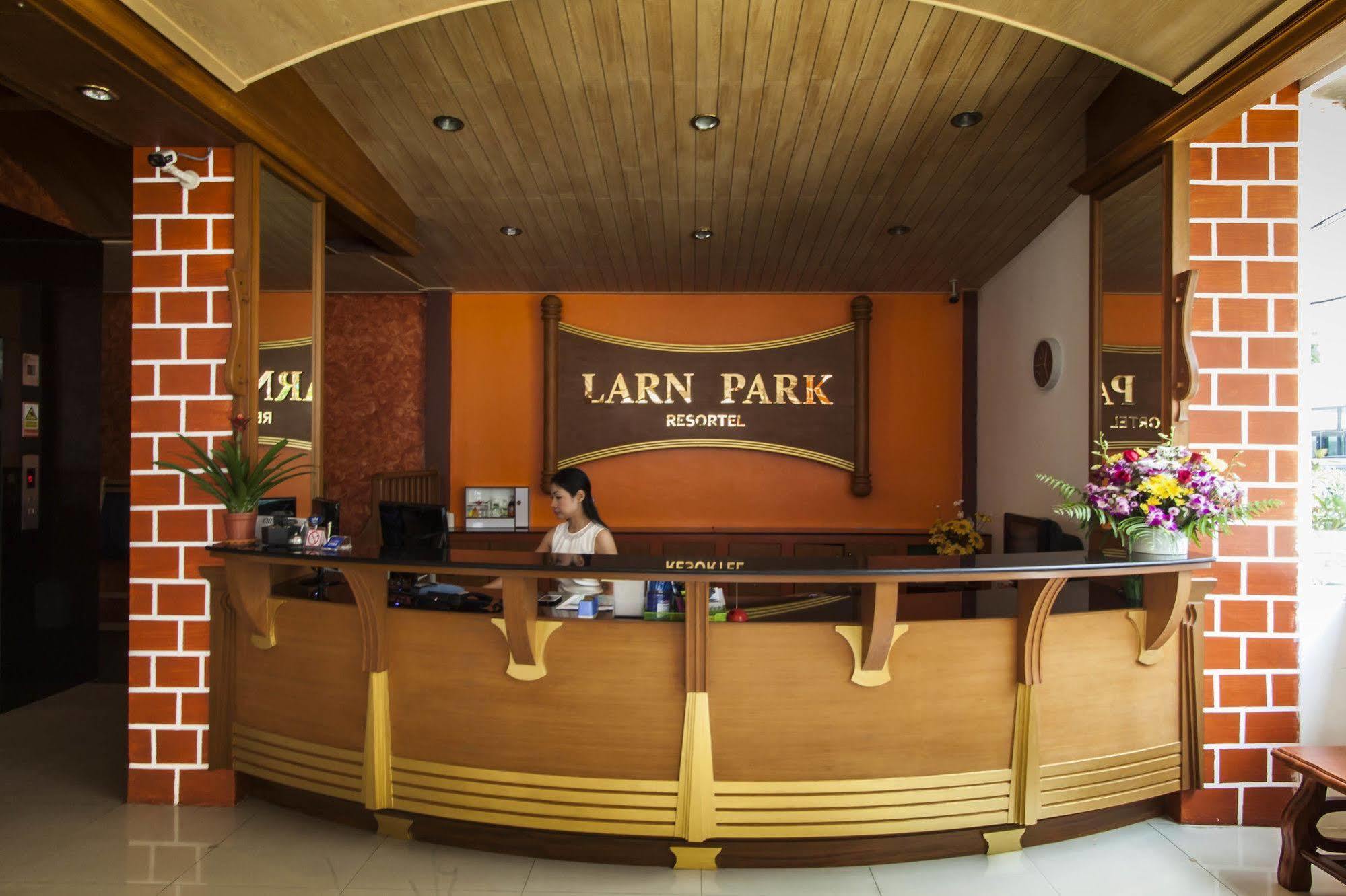 Larn Park Resortel Patong Exteriör bild