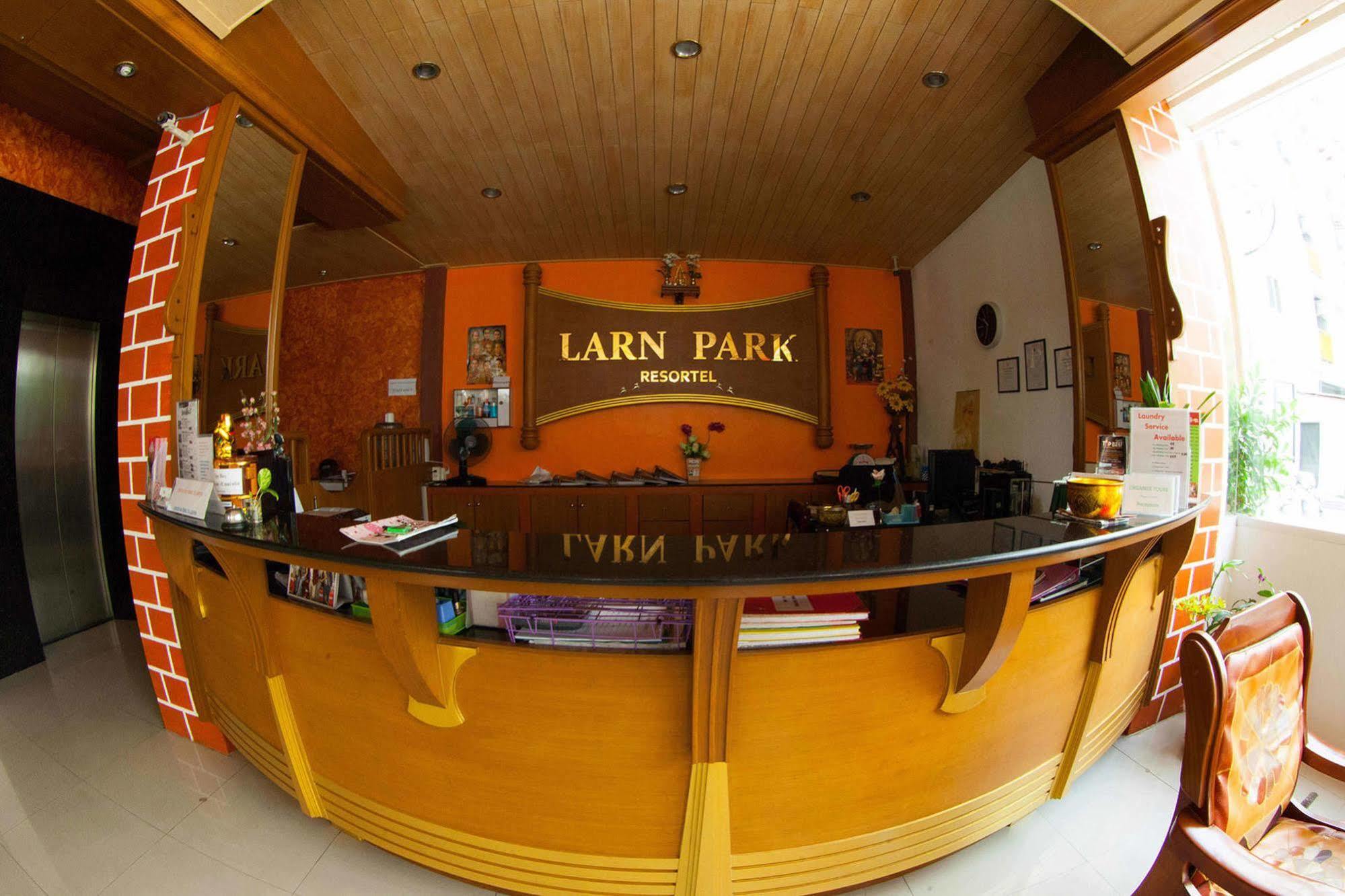 Larn Park Resortel Patong Exteriör bild