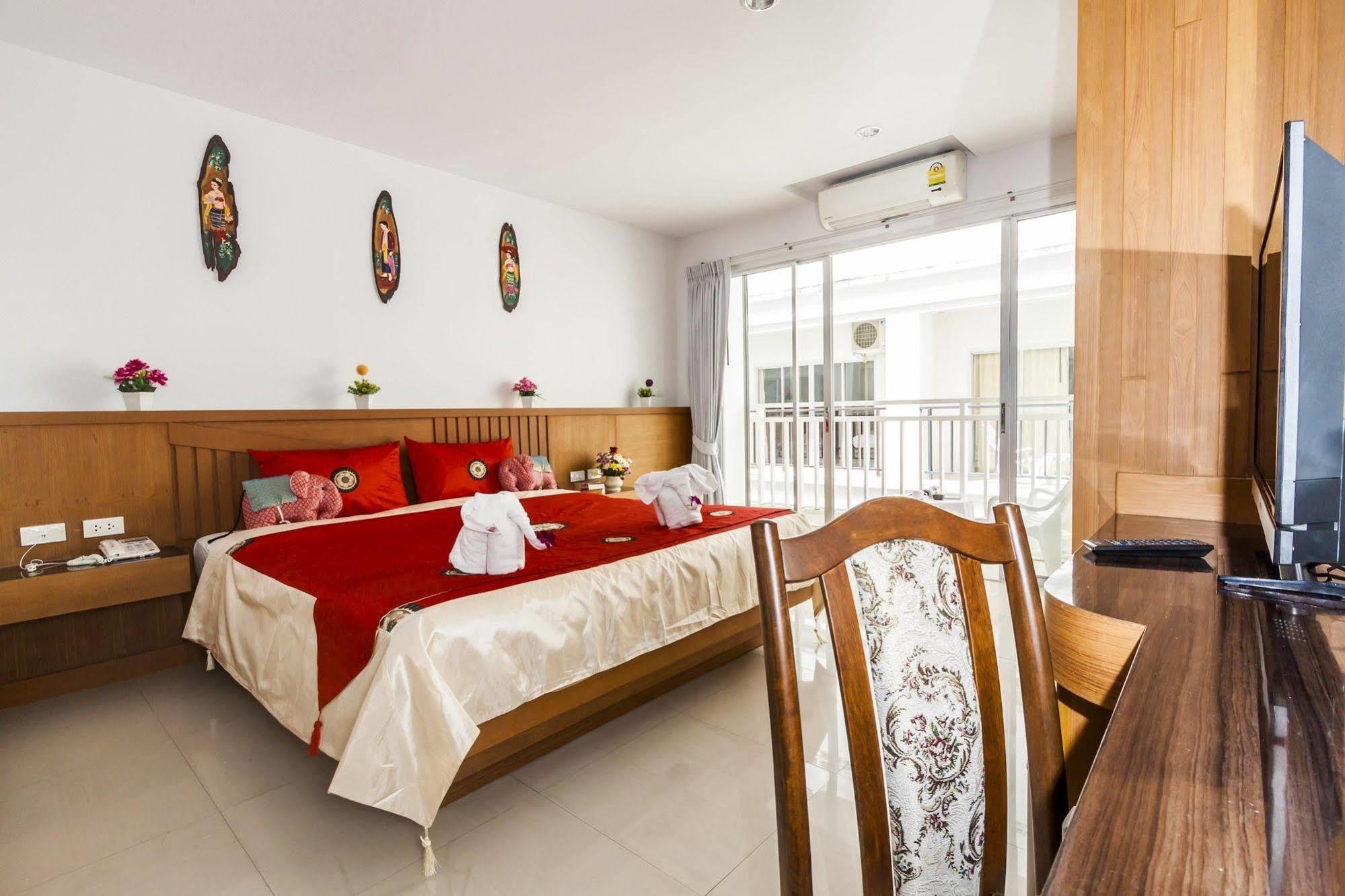 Larn Park Resortel Patong Exteriör bild