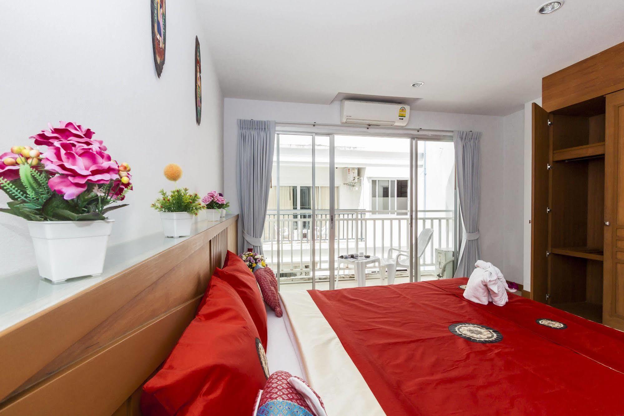 Larn Park Resortel Patong Exteriör bild