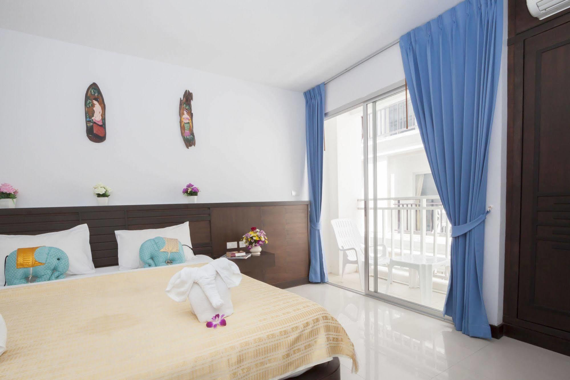 Larn Park Resortel Patong Exteriör bild