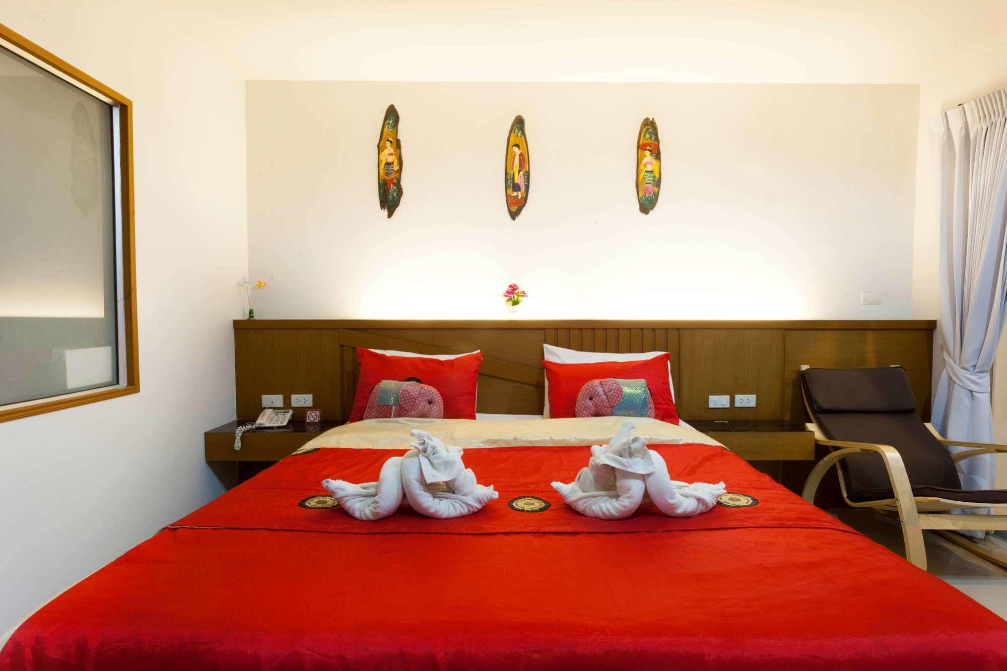 Larn Park Resortel Patong Exteriör bild