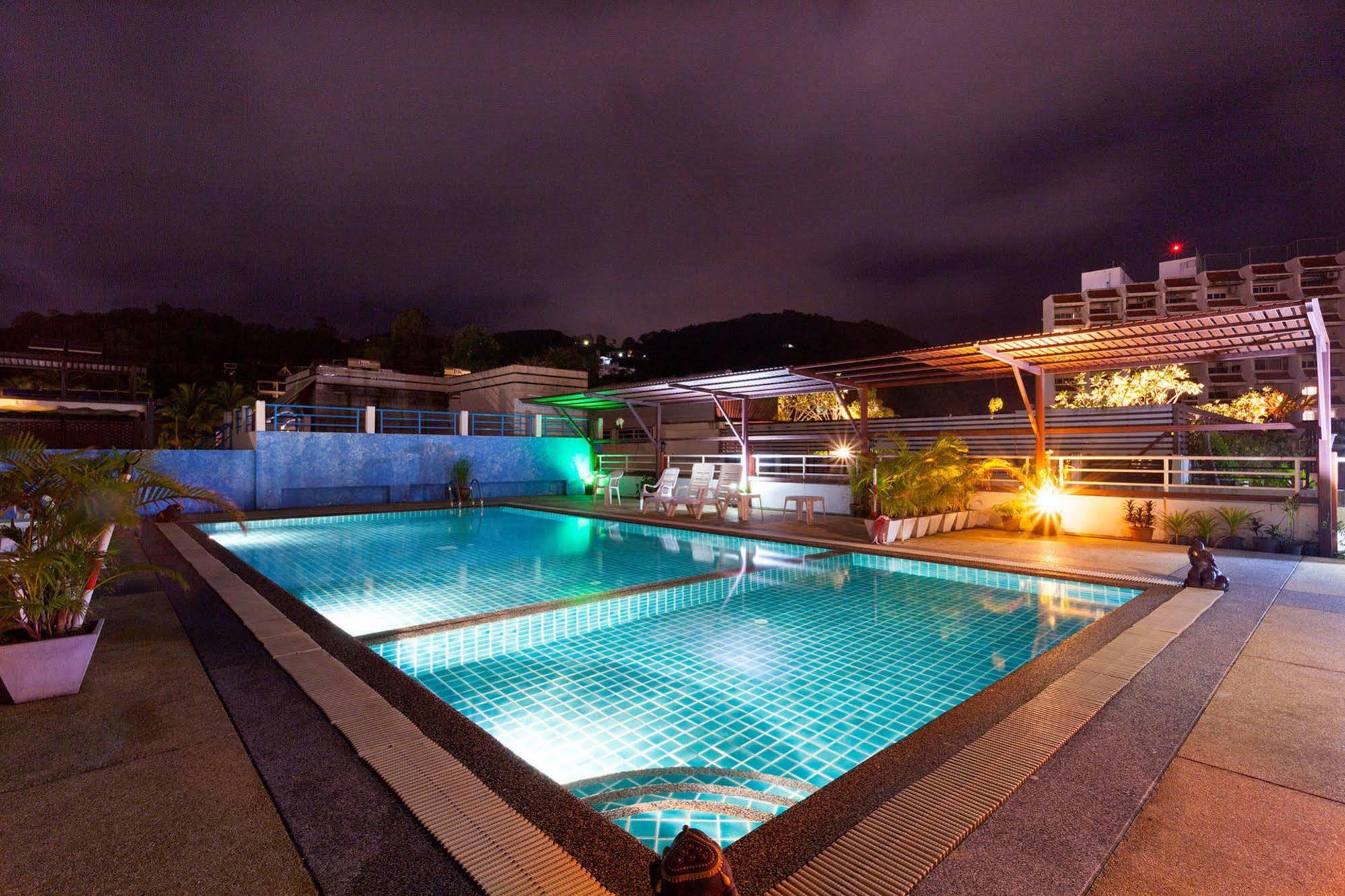 Larn Park Resortel Patong Exteriör bild