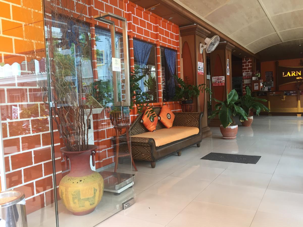 Larn Park Resortel Patong Exteriör bild