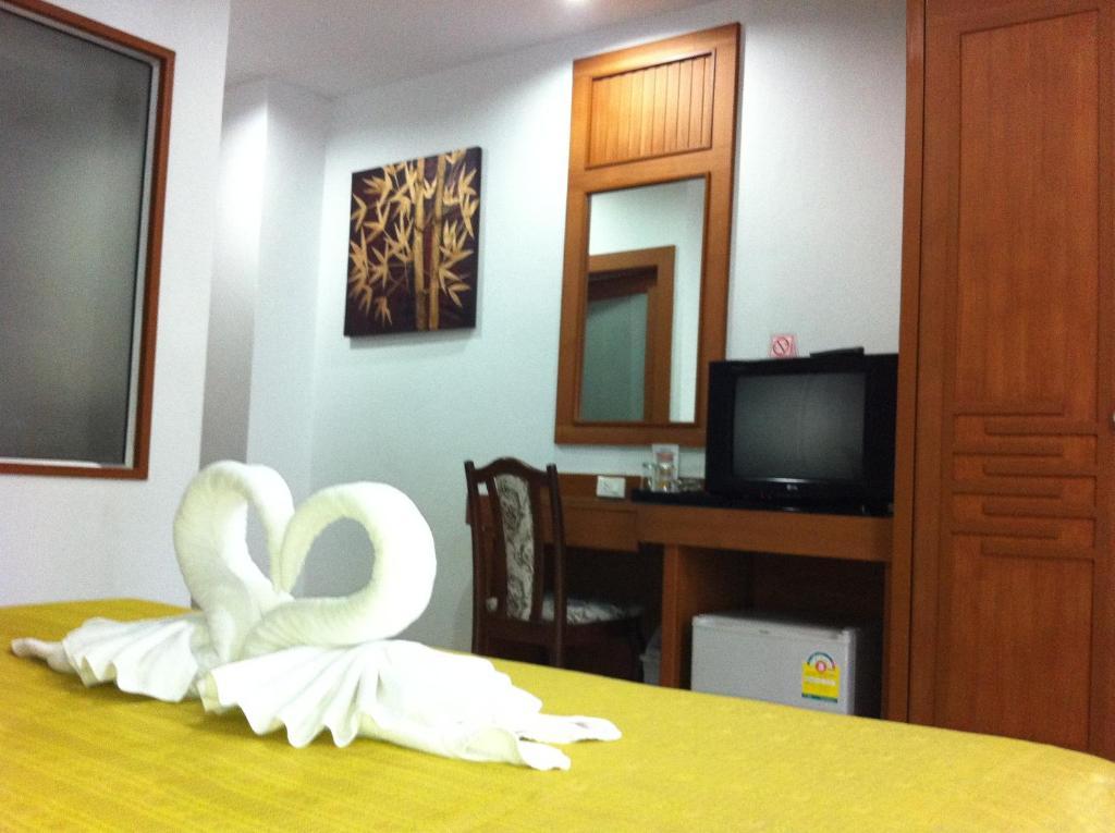 Larn Park Resortel Patong Exteriör bild